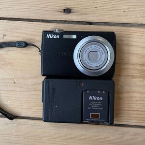 Nikon Coolpix S203 digital camera